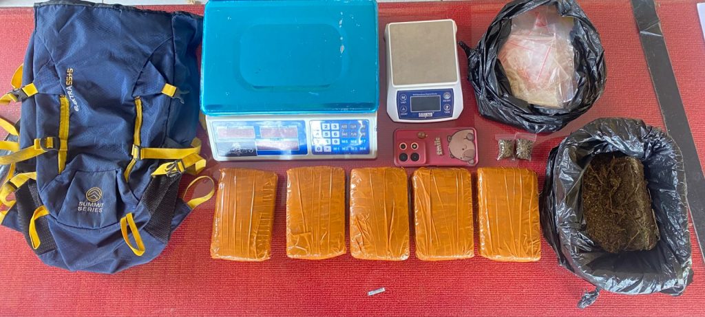 Barang bukti ganja seberat lebih dari 3 kilogram yang diamankan polisi.