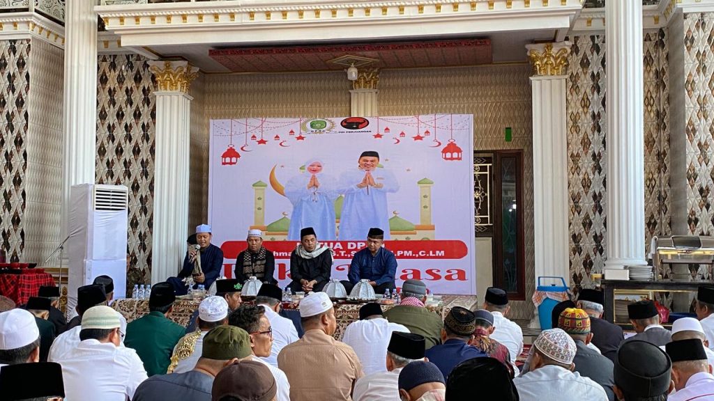 Suasana kegiatan buka puasa bersama yang digelar Ketua DPRD Kukar, Ahmad Yani, di kediamannya. (Dok. Humas DPRD Kukar)