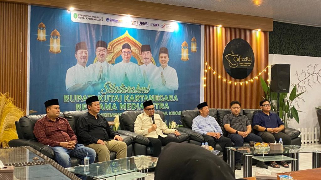 Kegiatan buka puasa bersama Bupati Kutai Kartanegara dengan insan media di Cofferal, Tenggarong.