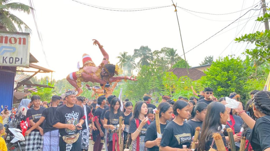 Suasana rangkaian pengarakan ogoh-ogoh menjelang Hari Raya Nyepi, Rabu (18/3/2026).