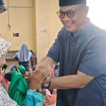 Pemerintah Kabupaten Kutai Kartanegara menyalurkan bingkisan sembako kepada petugas kebersihan sebagai bentuk perhatian menjelang Idulfitri 1447 Hijriah.