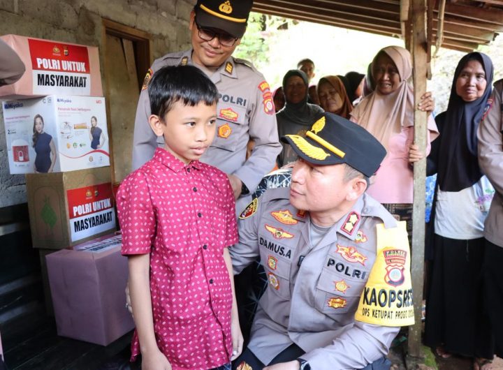 Kapolres Gunungkidul dan Pemkab Gunungkidul mengunjungi anak putus sekolah di Panggang, Minggu (15/3/2026).