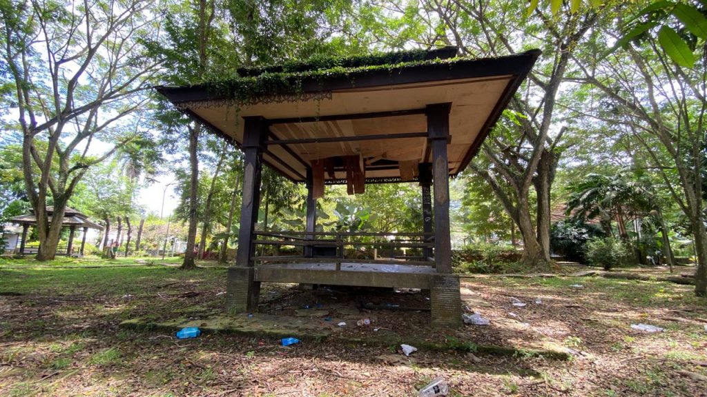 Kondisi Taman Ulin di Kota Tenggarong yang tampak kurang terawat.
