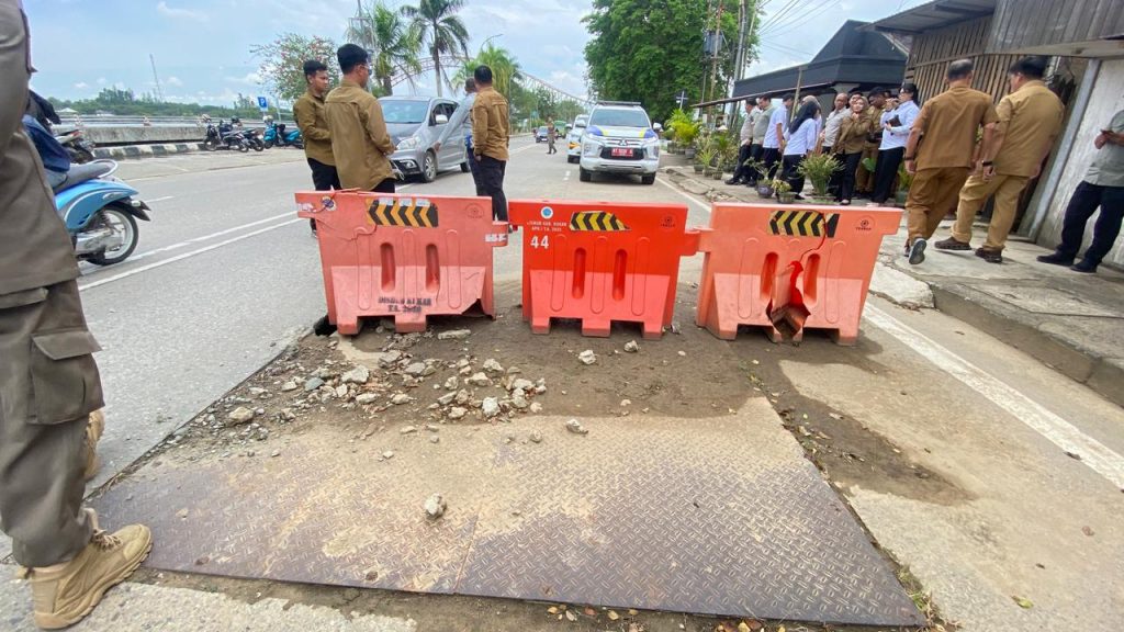 Kondisi gorong-gorong dan drainase di Depan Kantor Bupati.