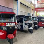 Moda transportasi bajaj hadir di Tenggarong.