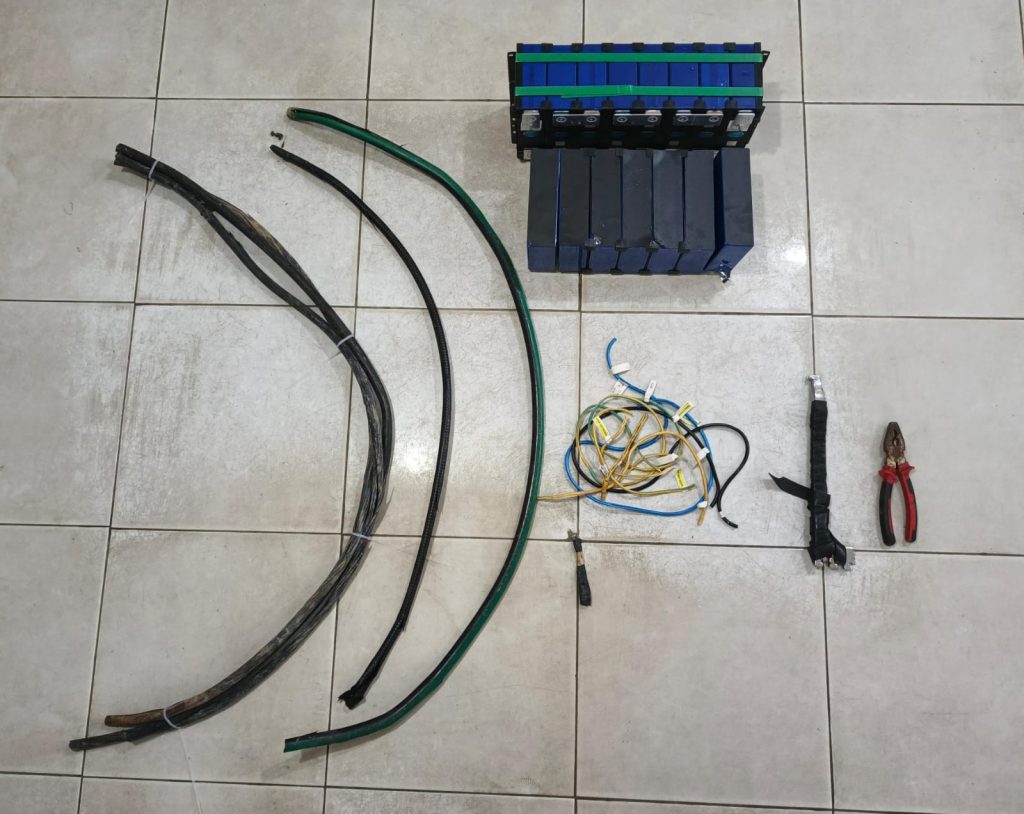 Barang bukti hasil pencurian yang diamankan aparat kepolisian.