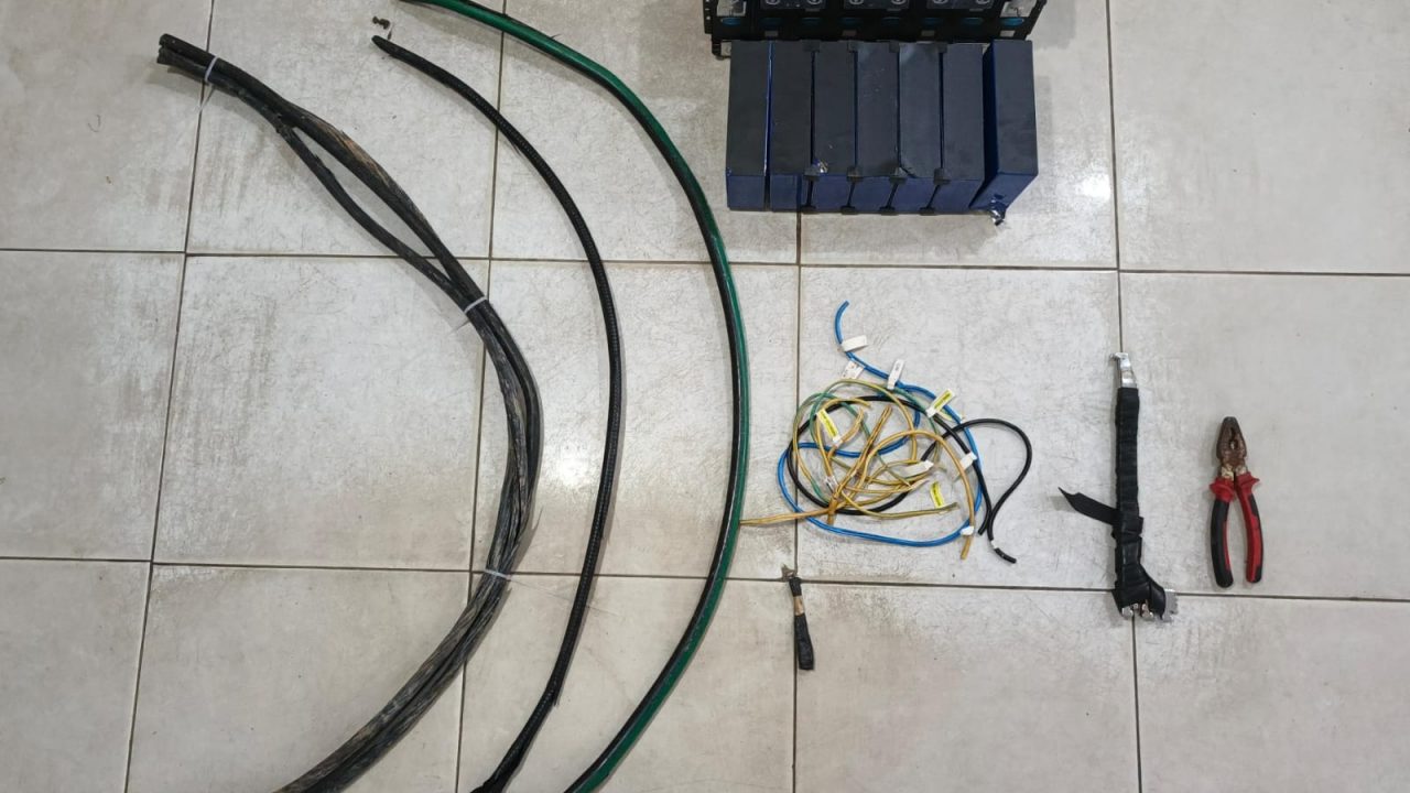 Barang bukti hasil pencurian yang diamankan aparat kepolisian.