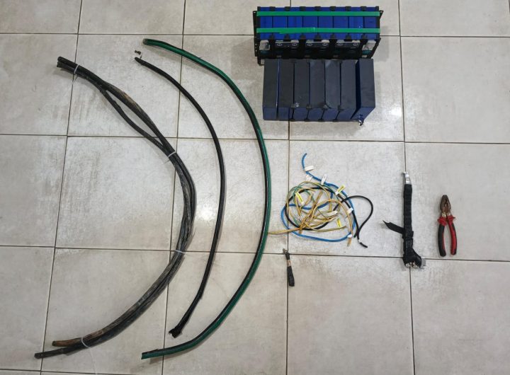 Barang bukti hasil pencurian yang diamankan aparat kepolisian.