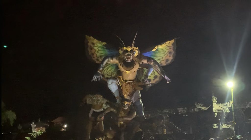 Pawai ogoh-ogoh dalam rangka menyambut perayaan Hari Raya Nyepi Tahun Baru Caka 1948 di Desa Kerta Buana L4, Kecamatan Tenggarong Seberang.