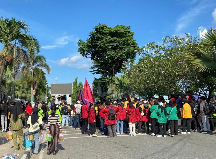 Aksi unjuk rasa mahasiswa dan masyarakat di Samarinda, Selasa (21/4/2026).