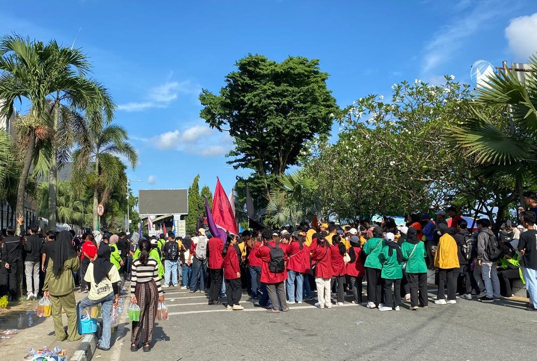 Aksi unjuk rasa mahasiswa dan masyarakat di Samarinda, Selasa (21/4/2026).