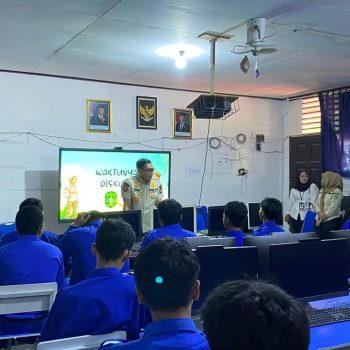 Satpol PP Kukar sosialisasikan disiplin dan pencegahan bullying di SMK Geoper Tenggarong, Rabu (29/4/2026).