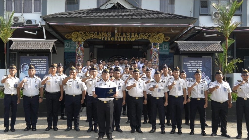 Pembacaan ikrar Zero Halinar di Lapas Kelas IIA Tenggarong sebagai bentuk komitmen menciptakan lingkungan pemasyarakatan yang bersih dan berintegritas.