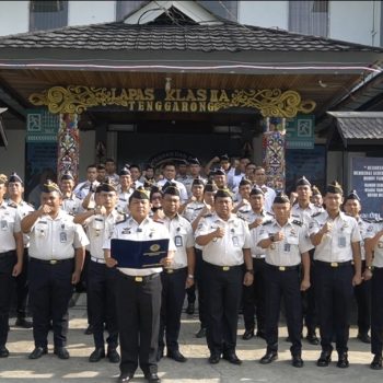 Pembacaan ikrar Zero Halinar di Lapas Kelas IIA Tenggarong sebagai bentuk komitmen menciptakan lingkungan pemasyarakatan yang bersih dan berintegritas.