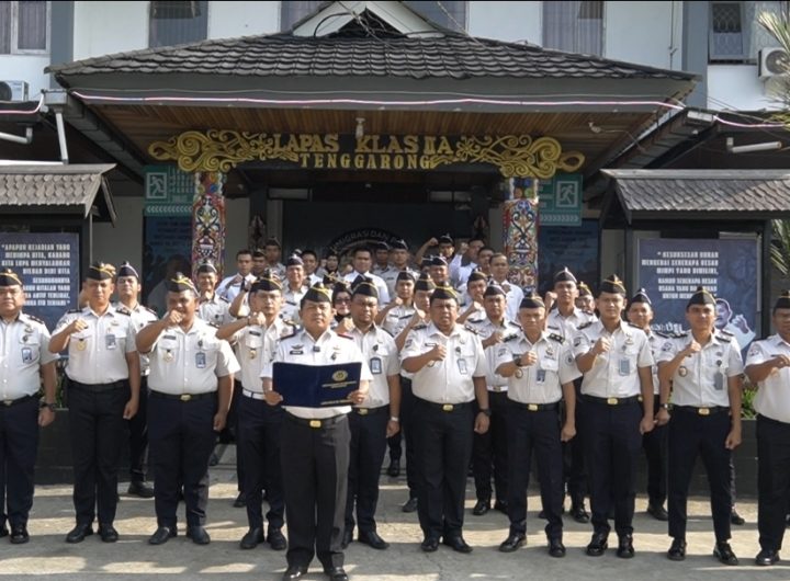 Pembacaan ikrar Zero Halinar di Lapas Kelas IIA Tenggarong sebagai bentuk komitmen menciptakan lingkungan pemasyarakatan yang bersih dan berintegritas.