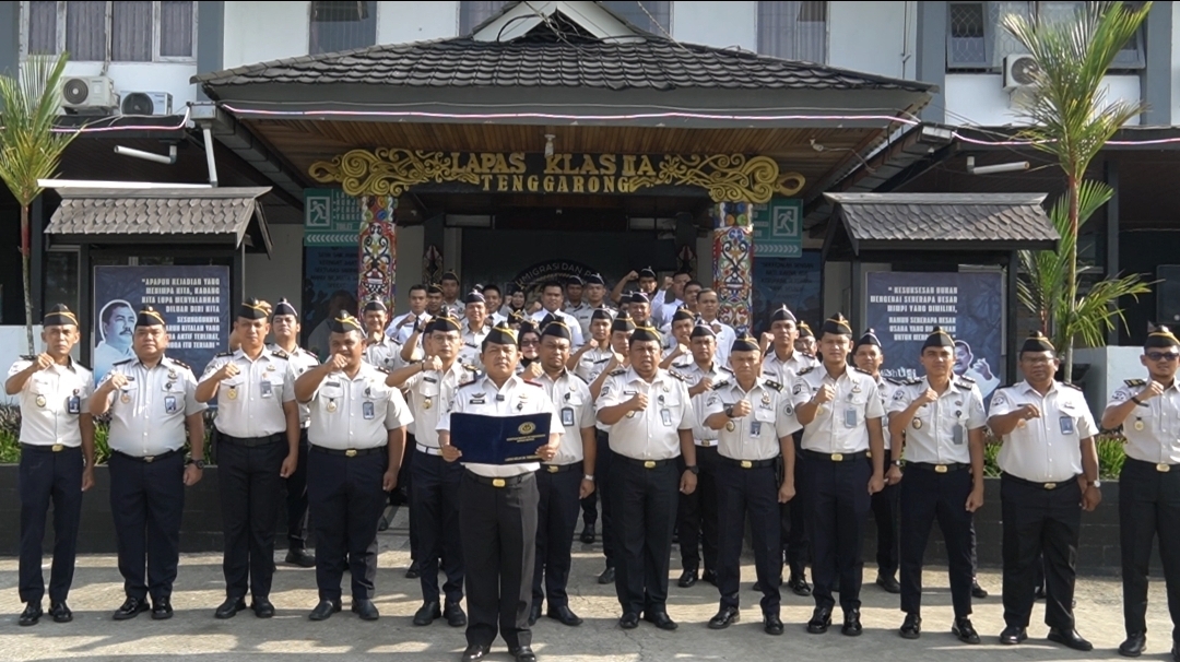 Pembacaan ikrar Zero Halinar di Lapas Kelas IIA Tenggarong sebagai bentuk komitmen menciptakan lingkungan pemasyarakatan yang bersih dan berintegritas.