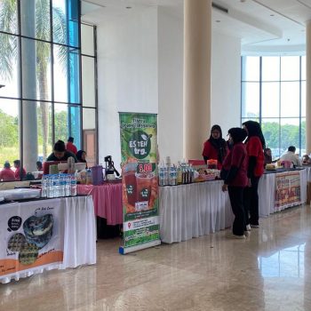 Tenant UMKM lokal meramaikan Muscab DPC PDI Perjuangan Kukar di Gedung PKM, Sabtu (25/4/2026).