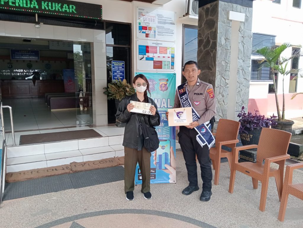 Pelayanan SIM dan STNK oleh Satlantas Polres Kutai Kartanegara, Selasa (7/4/2026).