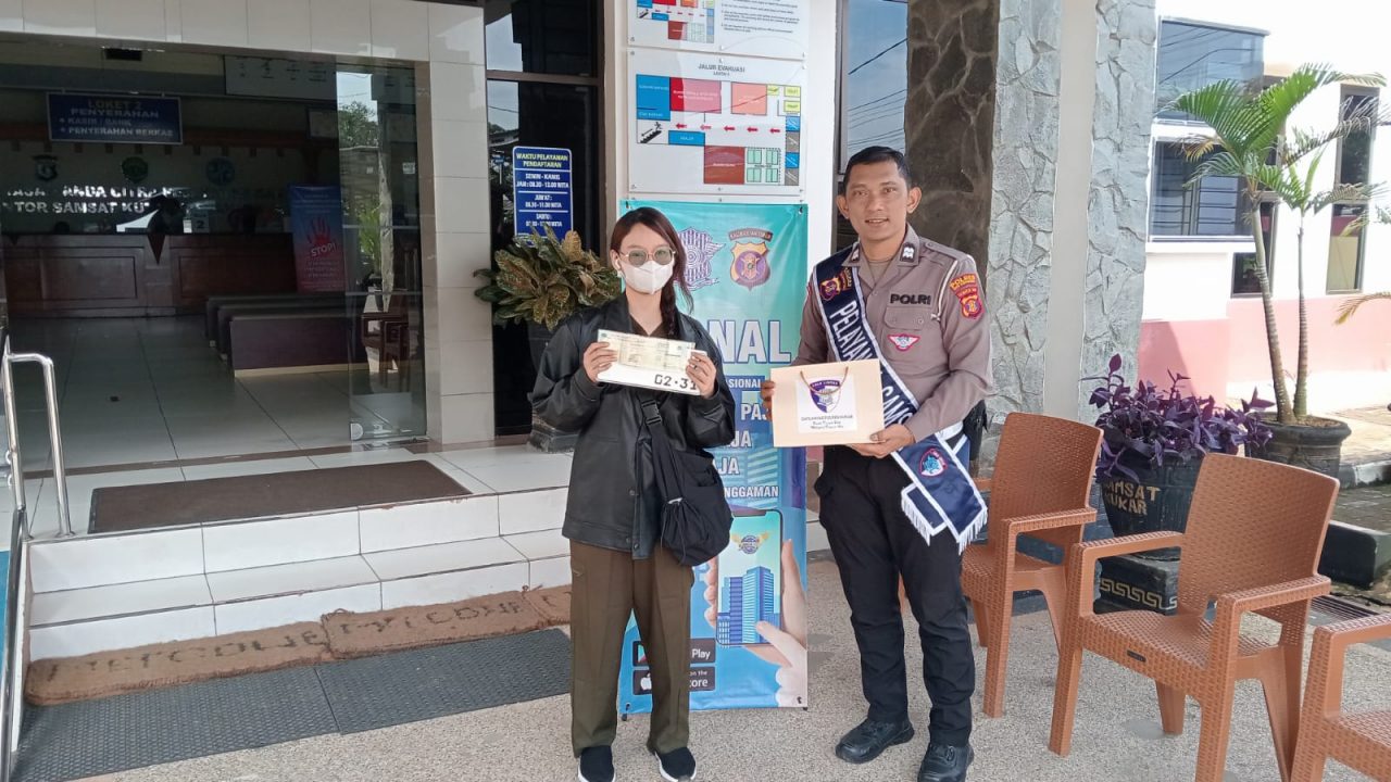 Pelayanan SIM dan STNK oleh Satlantas Polres Kutai Kartanegara, Selasa (7/4/2026).