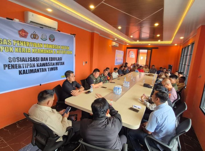 Satgas PKH menyosialisasikan penertiban kawasan hutan kepada warga Desa Batuah, Loa Janan, Kutai Kartanegara.