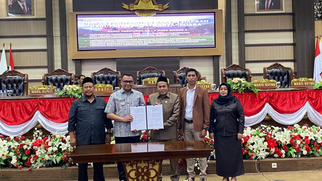 Rapat Paripurna DPRD Kukar menjadi momentum memperkuat sinergi legislatif dan eksekutif dalam menentukan arah pembangunan daerah.