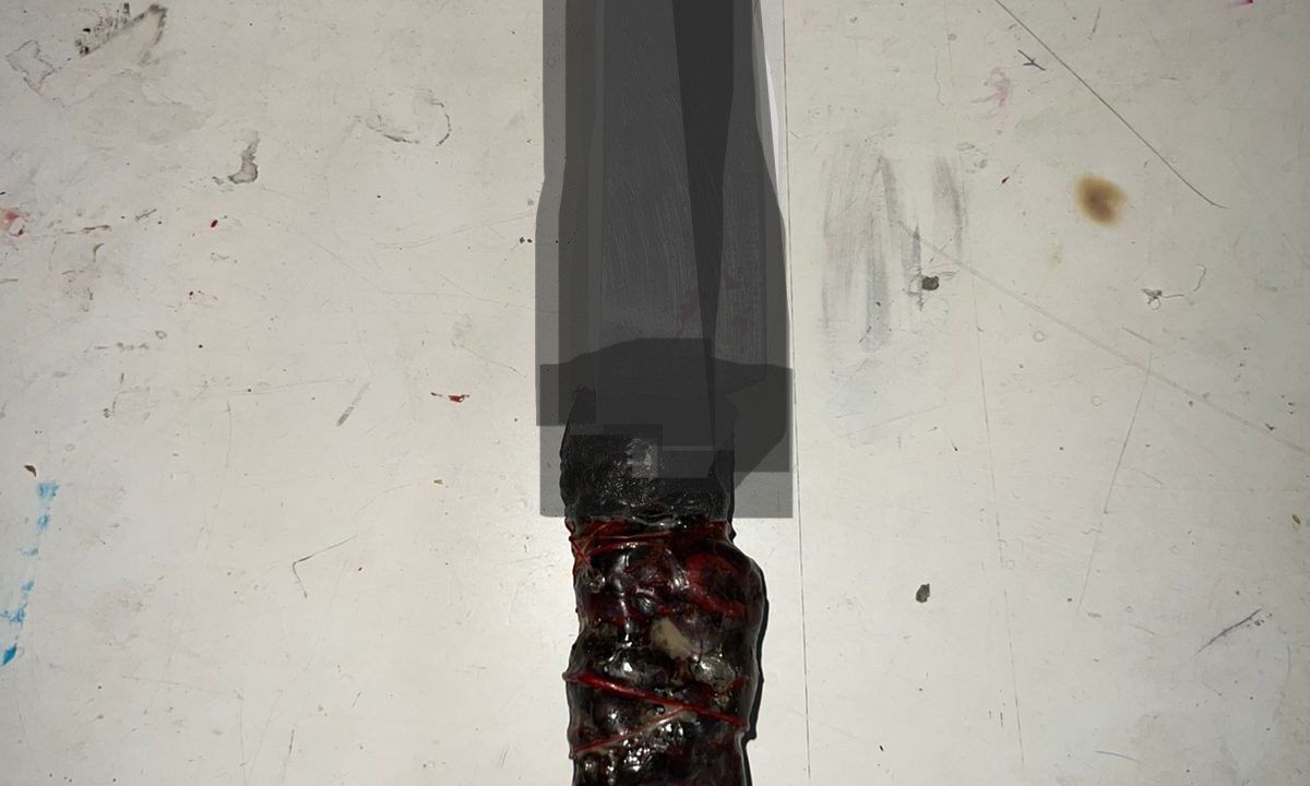 Barang bukti berupa senjata tajam yang diamankan aparat kepolisian dalam penanganan kasus kriminal di wilayah Kutai Kartanegara.