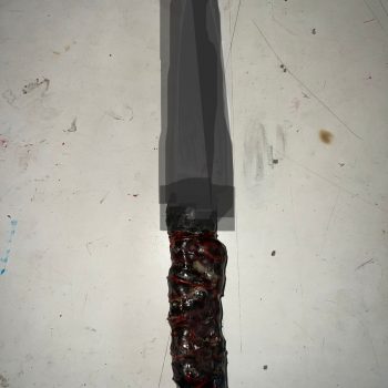 Barang bukti berupa senjata tajam yang diamankan aparat kepolisian dalam penanganan kasus kriminal di wilayah Kutai Kartanegara.