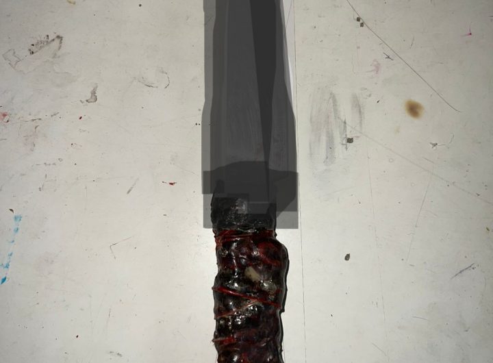 Barang bukti berupa senjata tajam yang diamankan aparat kepolisian dalam penanganan kasus kriminal di wilayah Kutai Kartanegara.