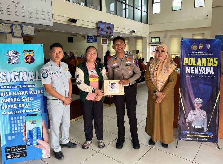 Satlantas Polres Kutai Kartanegara menghadirkan inovasi pelayanan Polantas Menyapa bagi masyarakat.