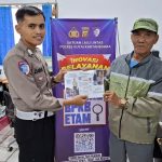 Kegiatan “Polantas Menyapa” sebagai upaya peningkatan pelayanan publik oleh Satlantas Polres Kukar.