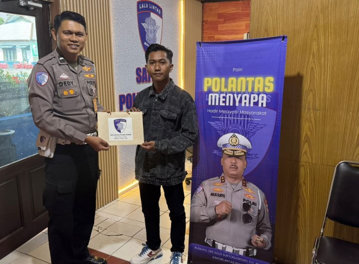 Kegiatan “Polantas Menyapa” sebagai upaya peningkatan pelayanan publik oleh Satlantas Polres Kukar.