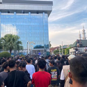 Aksi demonstrasi berlangsung di kawasan Samarinda, Selasa (21/4/2026).