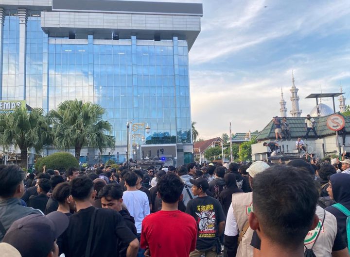 Aksi demonstrasi berlangsung di kawasan Samarinda, Selasa (21/4/2026).