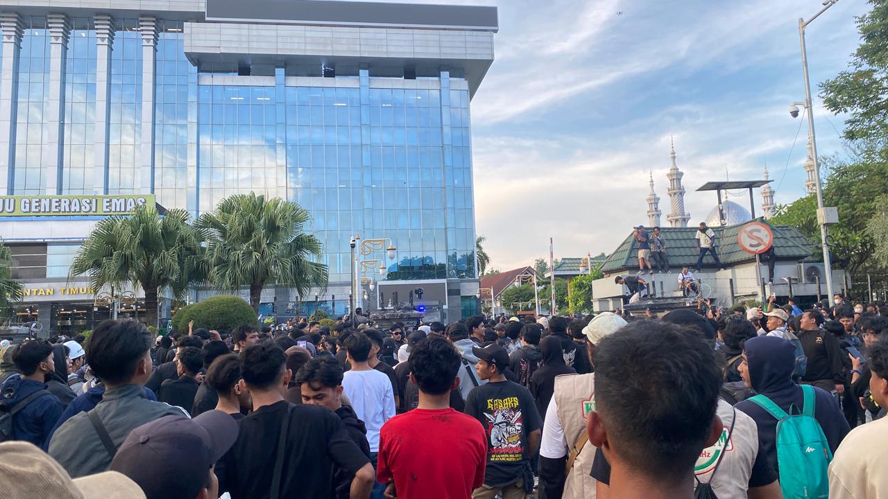 Aksi demonstrasi berlangsung di kawasan Samarinda, Selasa (21/4/2026).