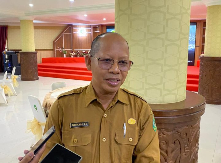 Samsiar, Kabid Usaha dan Penyuluhan Disbun Kukar, saat wawancara terkait evaluasi kebun plasma perusahaan sawit di Kukar.
