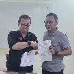 Ketua Kadin Kukar, Dedi Sudarya, bersama Direktur PT Tunggang Parangan, Awang Muhammad Lutfi, saat penandatanganan kesepahaman kerja sama.
