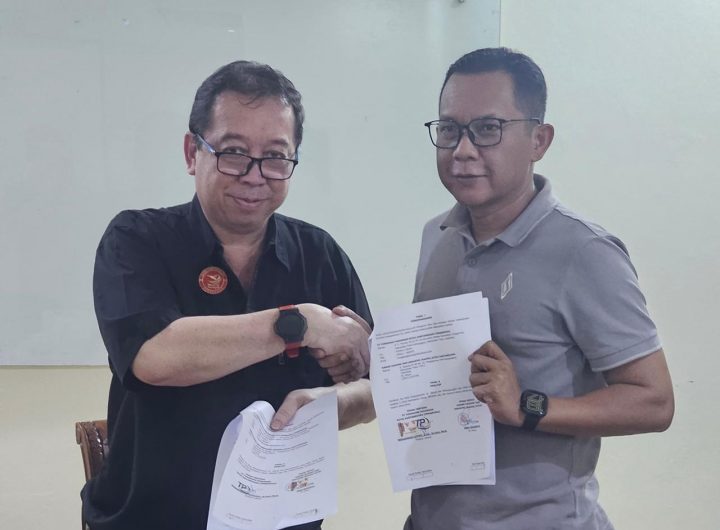 Ketua Kadin Kukar, Dedi Sudarya, bersama Direktur PT Tunggang Parangan, Awang Muhammad Lutfi, saat penandatanganan kesepahaman kerja sama.