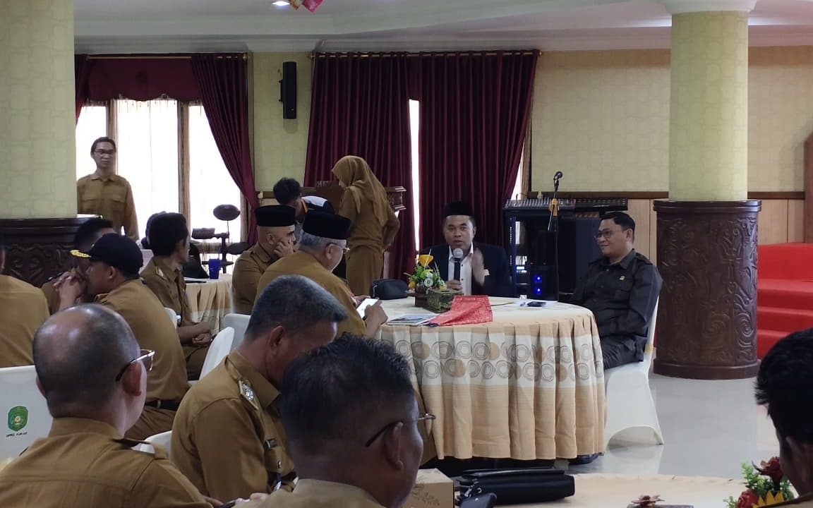 Suasana RDP DPRD Kukar yang membahas pemenuhan kewajiban plasma perusahaan sawit untuk masyarakat.