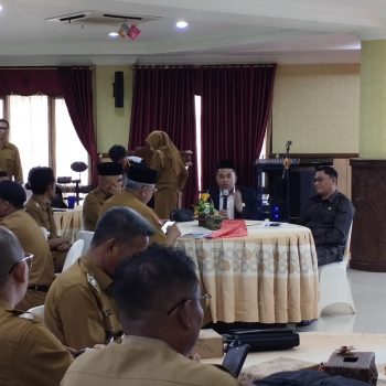 Suasana RDP DPRD Kukar yang membahas pemenuhan kewajiban plasma perusahaan sawit untuk masyarakat.