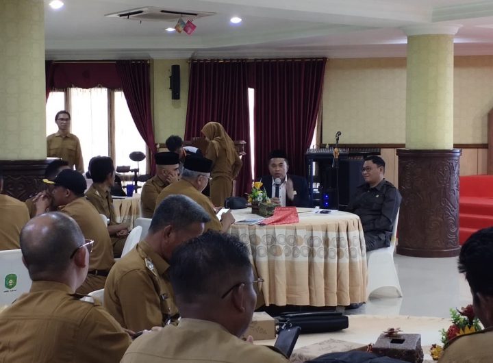 Suasana RDP DPRD Kukar yang membahas pemenuhan kewajiban plasma perusahaan sawit untuk masyarakat.