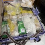 Salah satu barang bukti berupa koper berisi sabu dalam pengungkapan jaringan narkotika nasional di Kalimantan Timur.