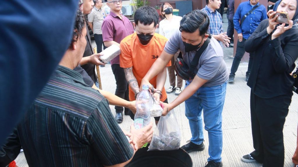 Polresta Samarinda memusnahkan barang bukti narkotika hasil pengungkapan kasus pada awal tahun 2026.