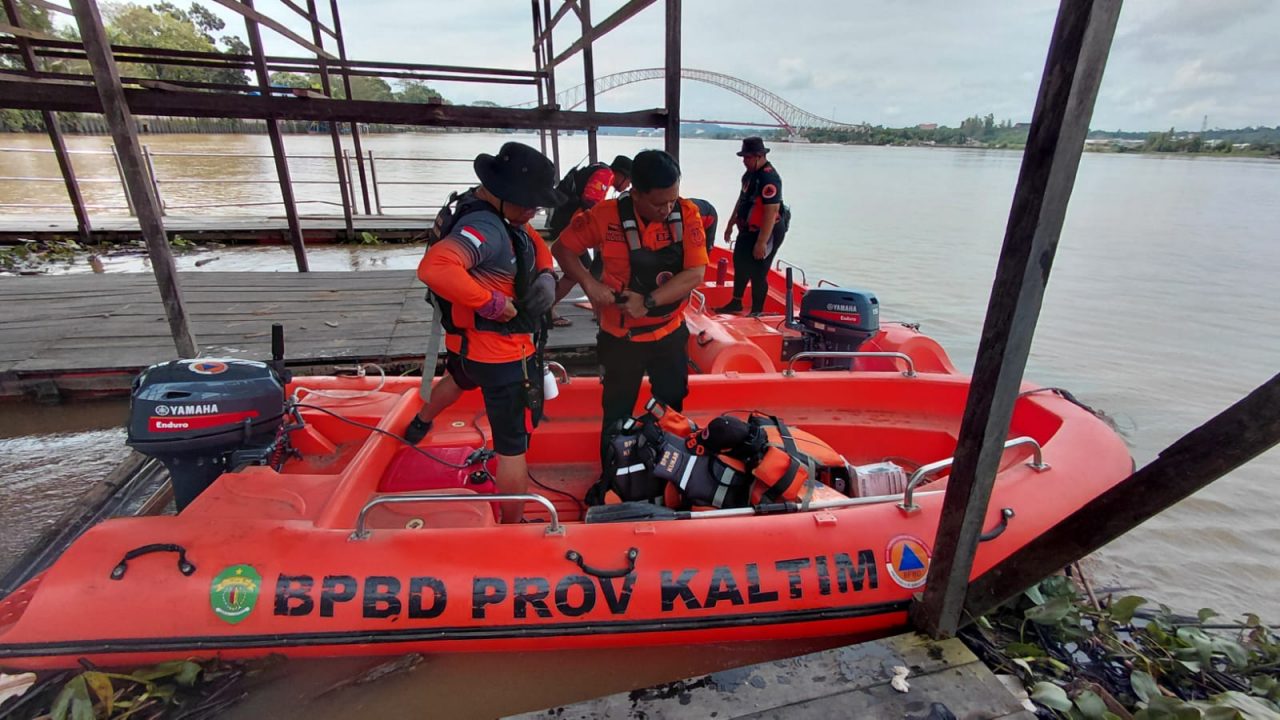 Tim SAR gabungan melakukan pencarian terhadap pria yang dilaporkan hilang di Sungai Mahakam, Loa Kulu.