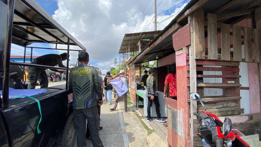 Penertiban bangunan semi permanen di lahan aset Pemerintah Kelurahan Baru untuk pembangunan kantor kelurahan dan Koperasi Merah Putih.