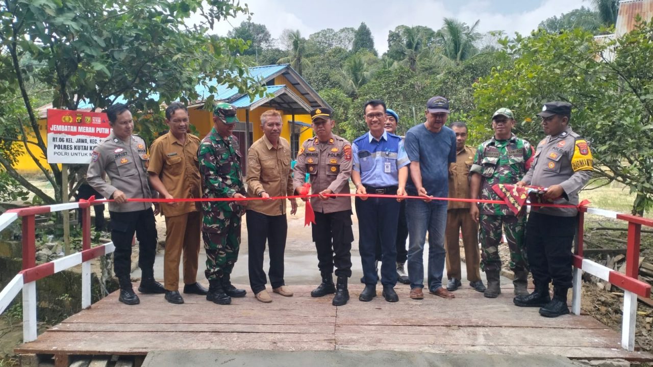 Jembatan Merah Putih Presisi di Gang Keluarga, Kelurahan Jawa, Sangasanga resmi diresmikan, Selasa (5/5/2026).