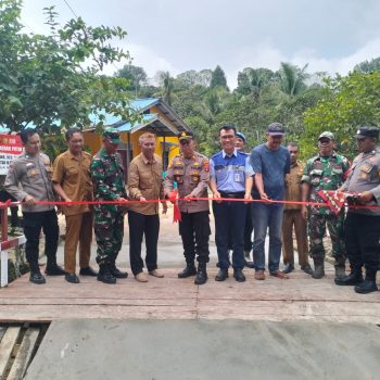 Jembatan Merah Putih Presisi di Gang Keluarga, Kelurahan Jawa, Sangasanga resmi diresmikan, Selasa (5/5/2026).