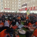 Gubernur Kaltim, Rudy Mas'ud, bersama istrinya Sarifah Suraidah menghadiri acara nobar Borneo FC bersama ribuan Pusamania.