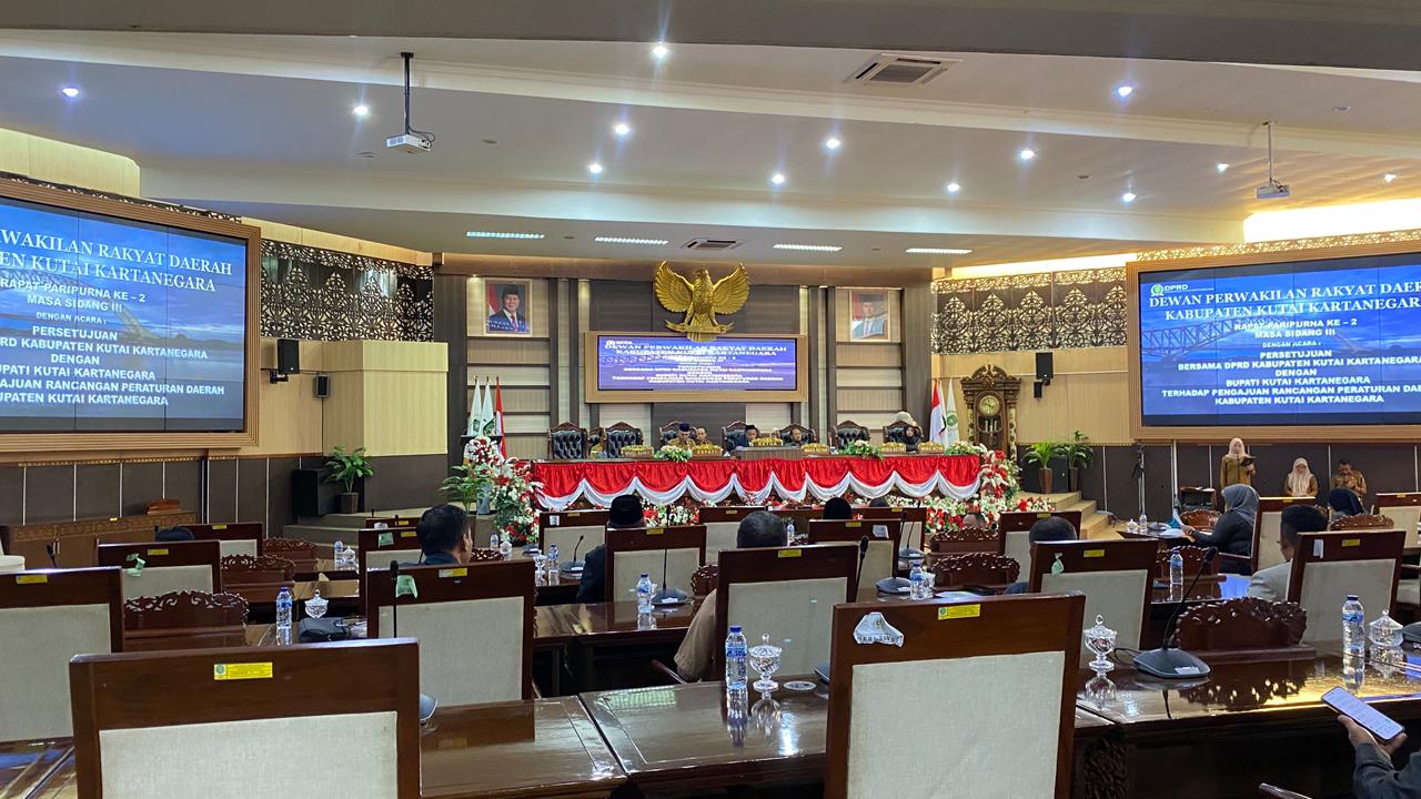 Rapat Paripurna Masa Sidang III DPRD Kukar berlangsung di Ruang Sidang Utama DPRD Kukar, Senin (11/5/2026).
