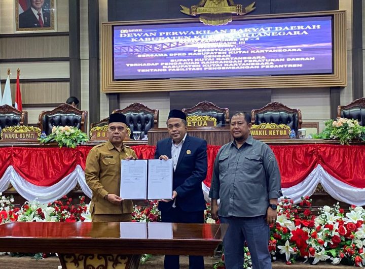 DPRD Kukar resmi menetapkan dua Raperda menjadi Perda dalam Rapat Paripurna Masa Sidang III, Senin (11/5/2026).