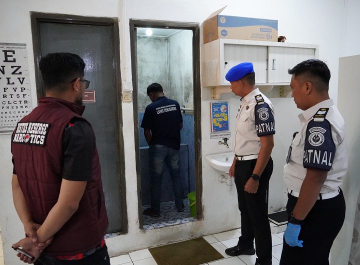 Lapas Kelas IIA Tenggarong menggelar tes urine mendadak bagi warga binaan dan petugas sebagai tindak lanjut komitmen Zero Halinar, Jumat (8/5/2026).